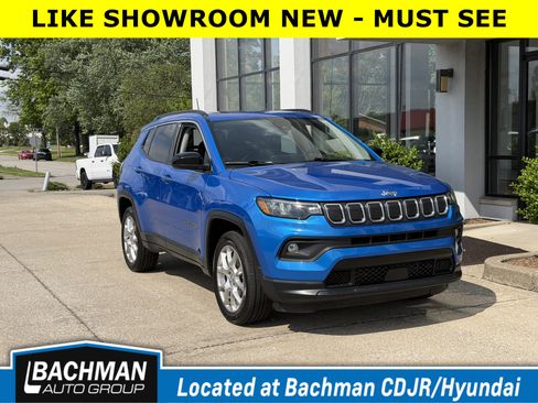 Used 2022 Jeep Compass Latitude w/ Sun and Sound Group AWD/4WD image 1
