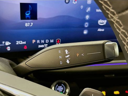 Used 2025 Buick Envision Preferred image 25