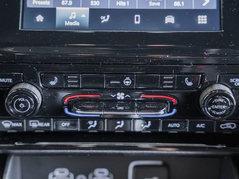 New 2025 Jeep Grand Cherokee Altitude image 22