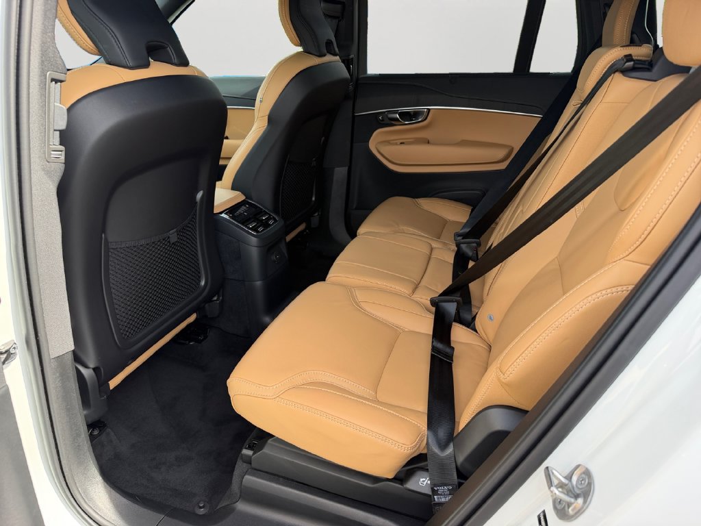 Certified 2025 Volvo XC90 T8 Ultra w/ Protection Package Premier AWD/4WD image 12