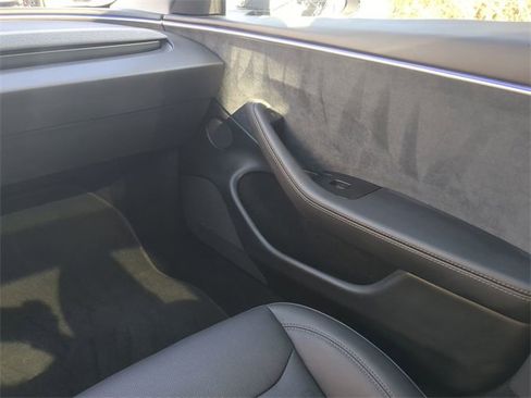 Used 2025 Tesla Model 3 Long Range image 17