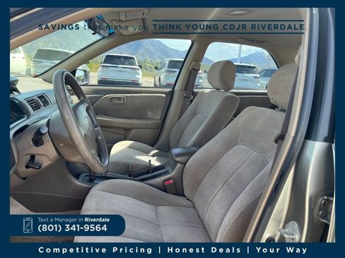 Used 2000 Toyota Camry XLE image 10