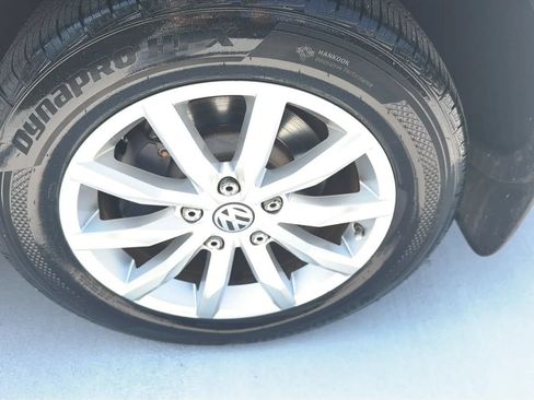 Used 2015 Volkswagen Touareg Sport AWD/4WD image 23