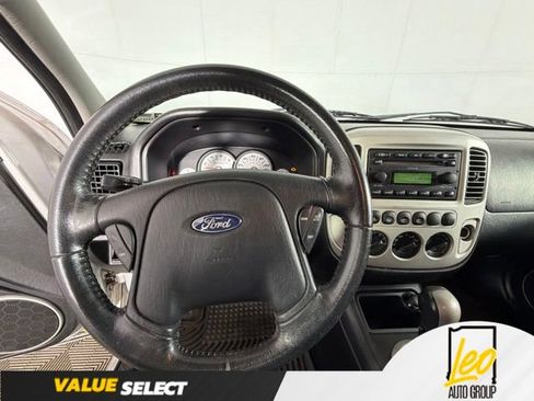 Used 2005 Ford Escape Limited FWD image 15