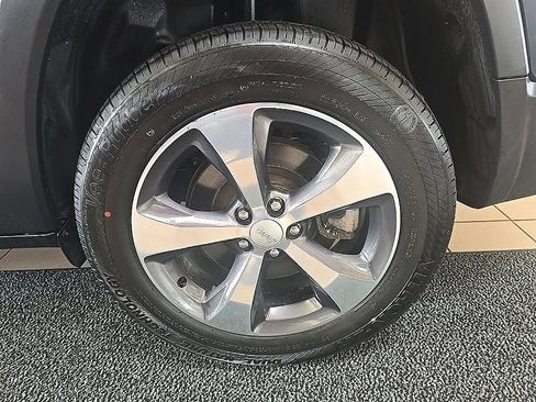 Used 2019 Jeep Cherokee Limited AWD/4WD image 41