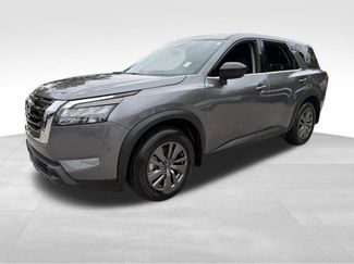 Used 2025 Nissan Pathfinder S video 3