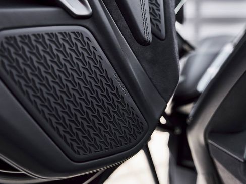 Used 2025 Lamborghini Revuelto image 42