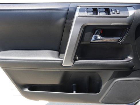 Used 2020 Toyota 4Runner SR5 Premium w/ Moonroof Package RWD image 22