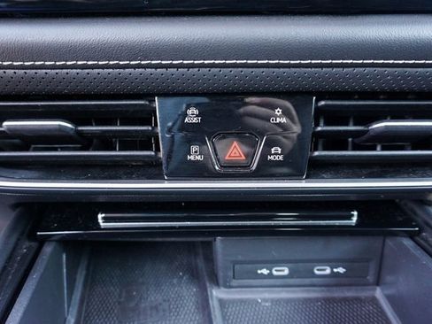 Used 2024 Volkswagen Atlas Cross Sport SE image 22