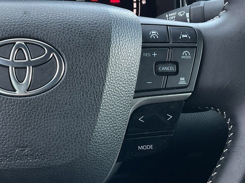 Used 2025 Toyota Camry SE image 23