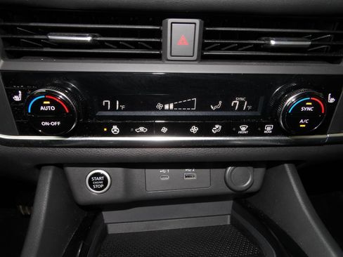 Certified 2023 Nissan Rogue SV w/ SV Premium B Package image 30