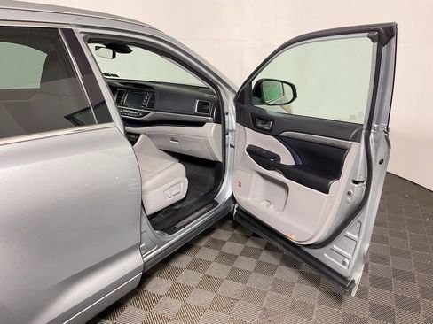 Used 2019 Toyota Highlander Limited AWD/4WD image 37