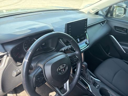 Used 2022 Toyota Corolla Cross LE w/ Moonroof Package FWD image 8