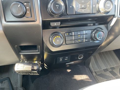 Used 2015 Ford F150 XLT image 12