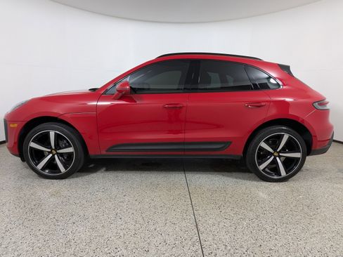 Used 2024 Porsche Macan image 4