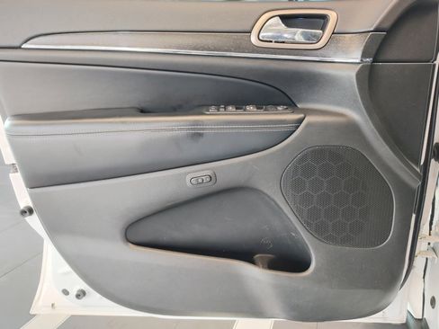 Used 2016 Jeep Grand Cherokee Limited image 23