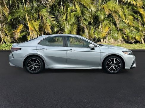 Used 2023 Toyota Camry SE image 4