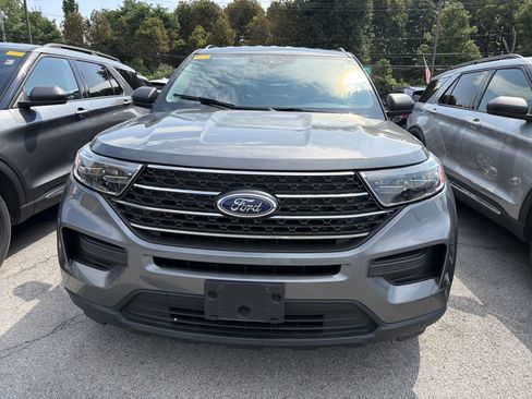 Used 2023 Ford Explorer XLT AWD/4WD image 3