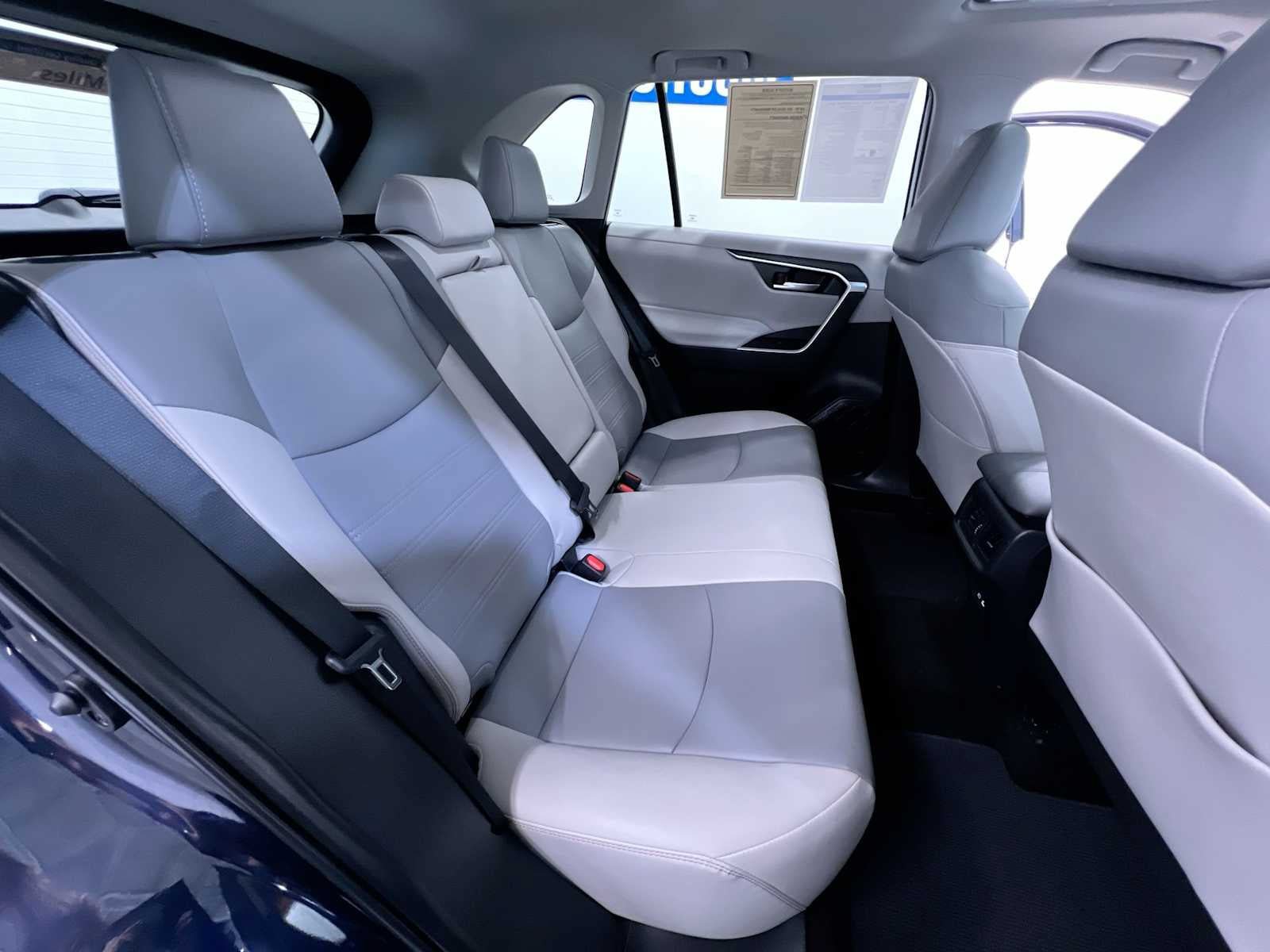 Used 2025 Toyota RAV4 XLE Premium FWD image 36