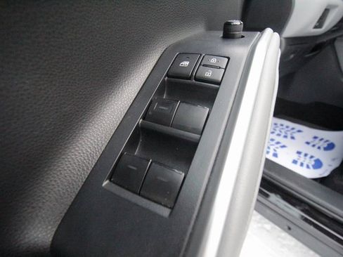 Used 2022 Toyota Highlander XLE image 18