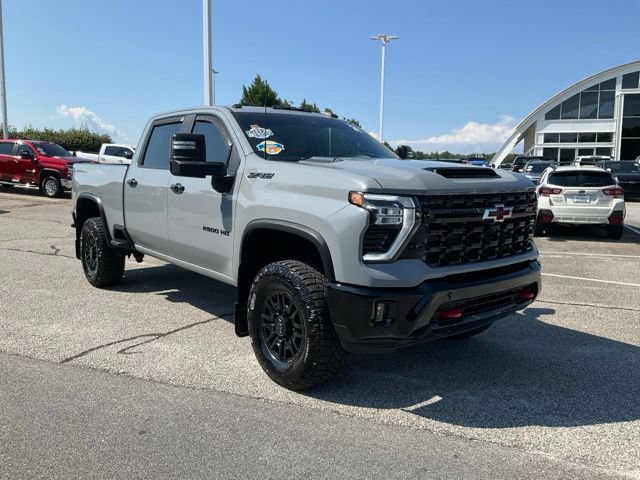 Used 2024 Chevrolet Silverado 2500 ZR2 w/ Technology Package AWD/4WD image 3