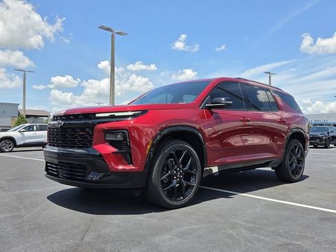 Used 2024 Chevrolet Traverse RS AWD/4WD image 2