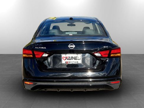 Used 2024 Nissan Altima 2.5 SV image 8