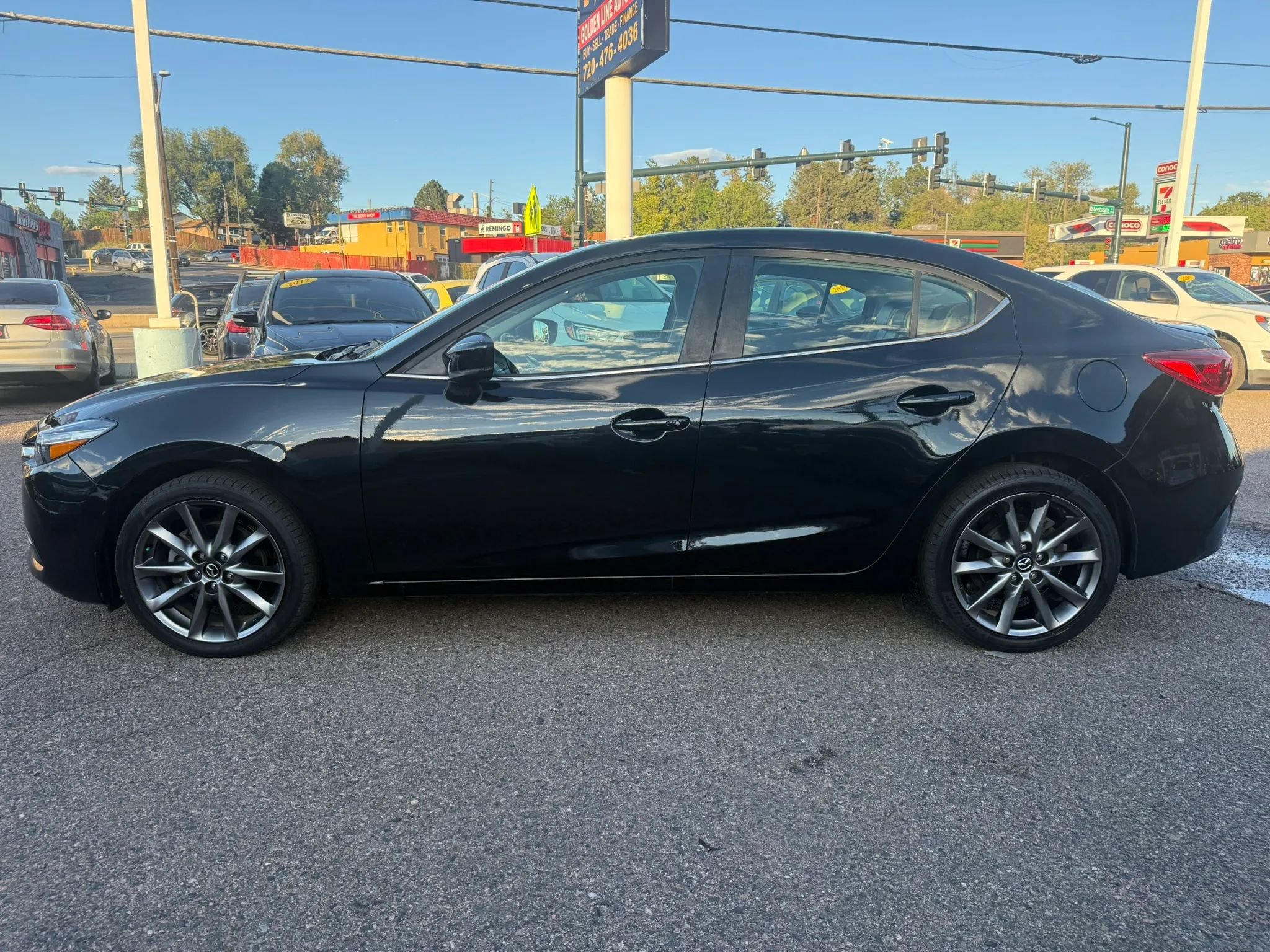 Used 2018 MAZDA MAZDA3 Touring FWD image 6