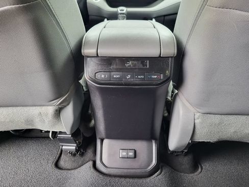 Used 2023 Toyota Highlander LE AWD/4WD image 25