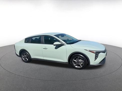 Used 2025 Kia K4 LXS image 2