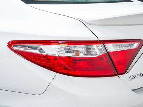 Used 2017 Toyota Camry SE FWD image 9