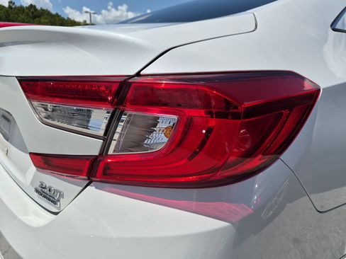 Used 2020 Honda Accord Touring image 5
