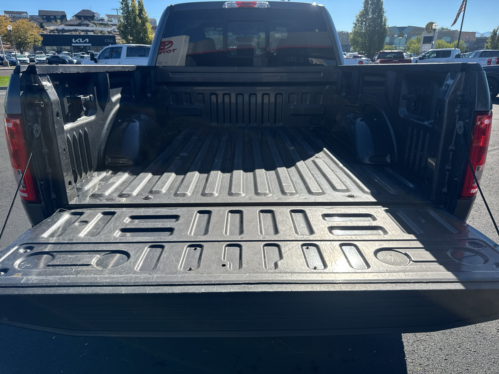 Used 2015 Ford F150 XLT w/ Equipment Group 302A Luxury AWD/4WD image 7