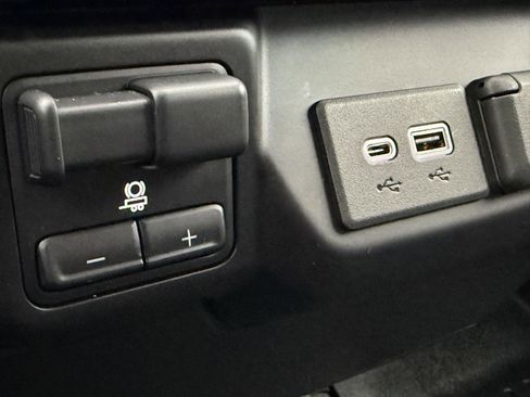 Used 2021 GMC Sierra 1500 Elevation image 29