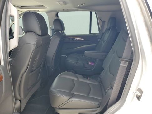 Used 2019 Cadillac Escalade Luxury AWD/4WD image 10