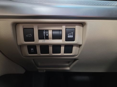 Used 2018 Subaru Outback 2.5i Premium image 25