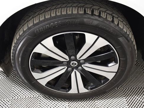 Used 2023 Volvo XC60 T8 Plus image 11