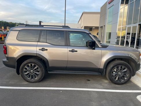Used 2025 Toyota Land Cruiser image 1
