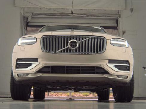 Used 2024 Volvo XC90 B5 Plus AWD/4WD image 4
