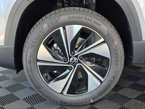 New 2026 Volkswagen Taos SE AWD/4WD image 10