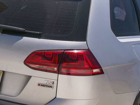 Used 2017 Volkswagen Golf Alltrack SE AWD/4WD image 10