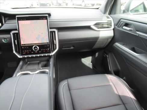 Used 2025 GMC Acadia Elevation image 14