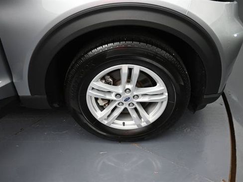 Certified 2024 Ford Explorer XLT RWD image 25