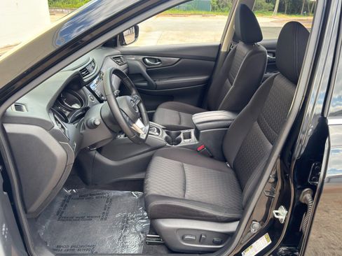 Used 2019 Nissan Rogue SV w/ Premium Package FWD image 15