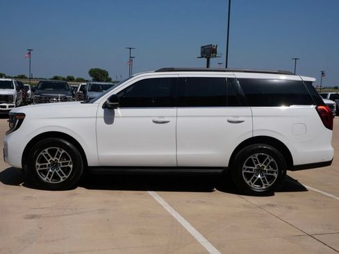Used 2025 Ford Expedition Active AWD/4WD image 3