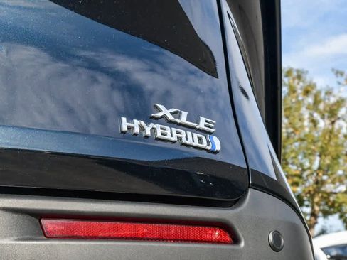 Used 2021 Toyota Sienna XLE w/ XLE Plus Package image 30