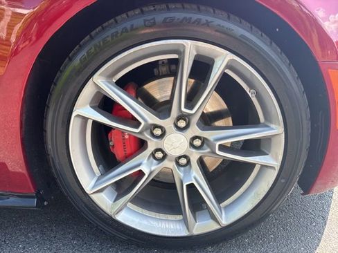 Used 2021 Chevrolet Camaro LT w/ Technology Package RWD image 15