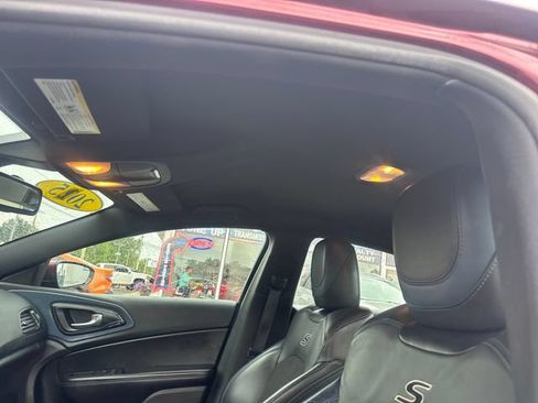 Used 2015 Chrysler 200 S FWD image 21