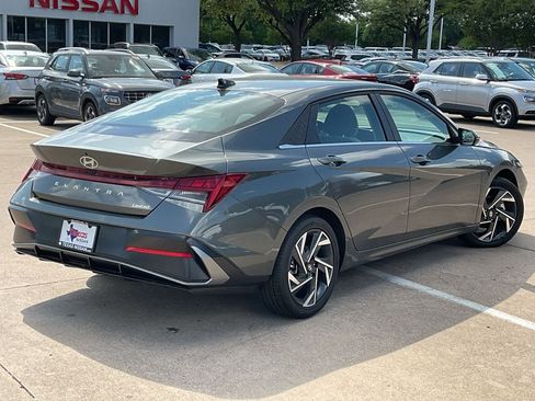 Used 2025 Hyundai Elantra Limited image 5