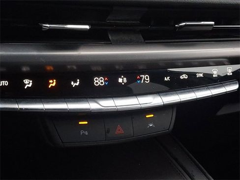 Used 2024 Cadillac XT4 Premium Luxury image 15